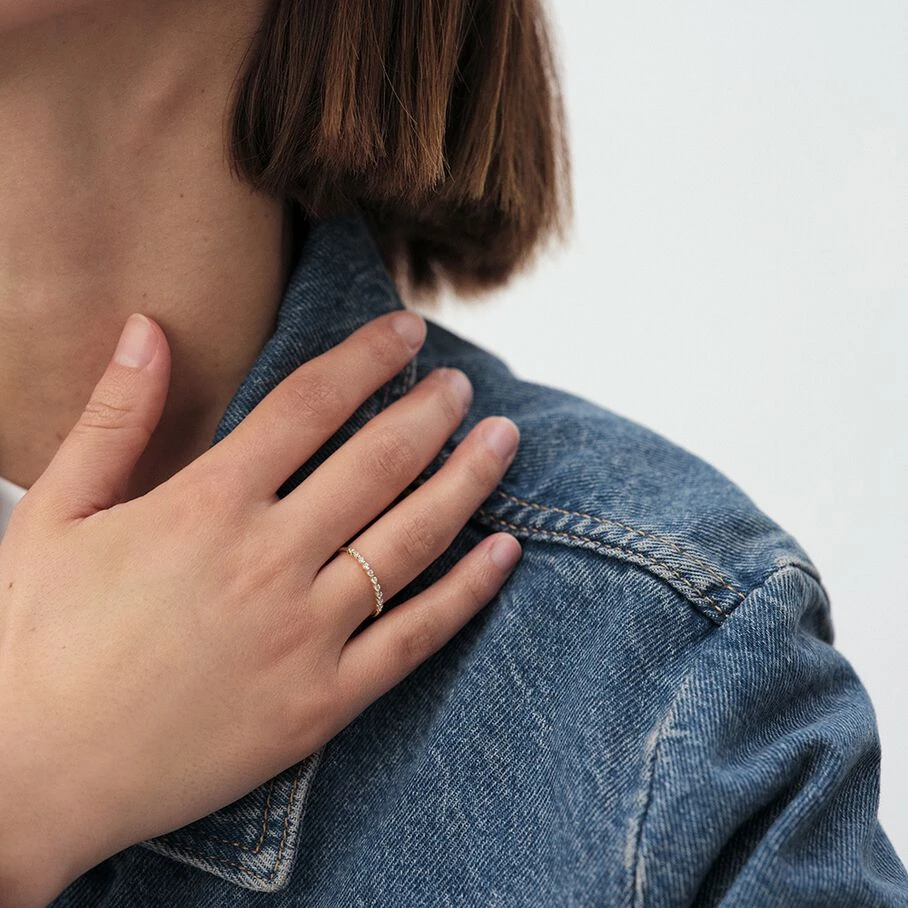 Bague Fine BELOVED - Cristal / Doré 4 Bague Fine BELOVED - Cristal / Doré – Image 2