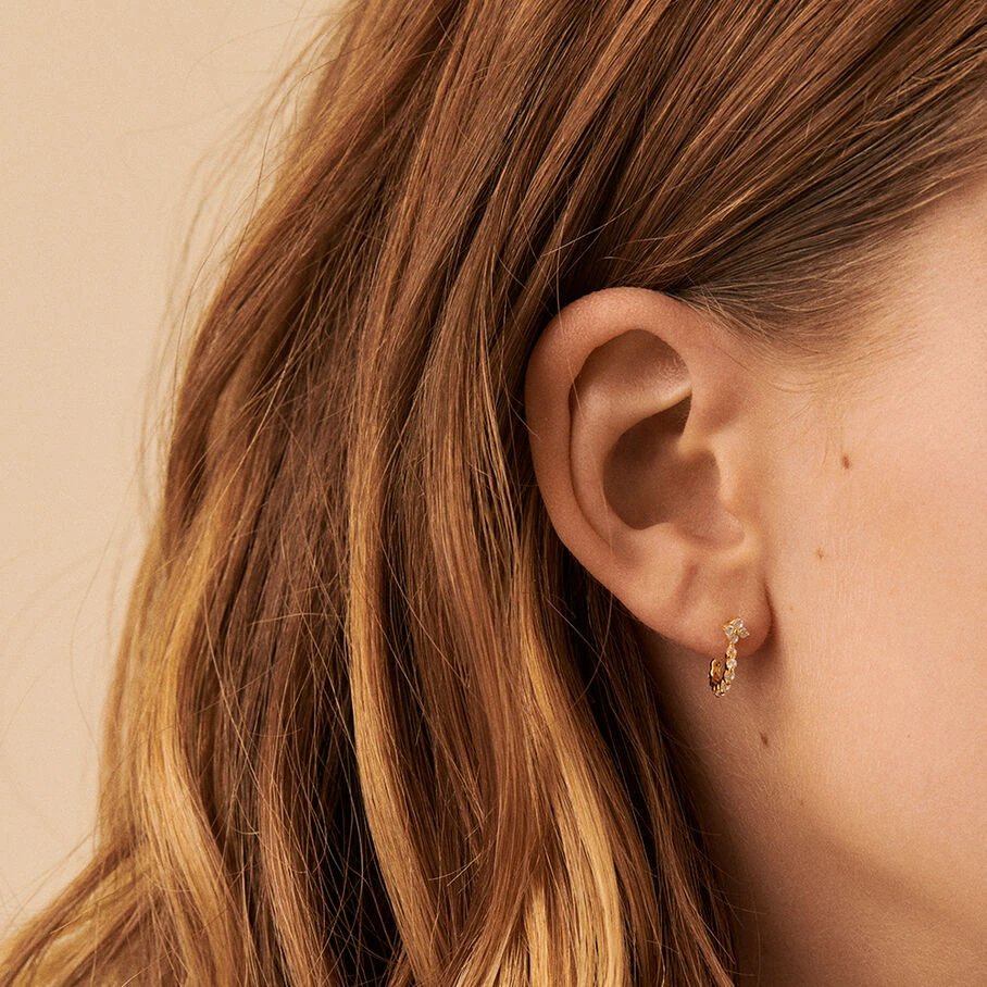 Créoles BELOVED - Cristal / Doré 4 Créoles BELOVED - Cristal / Doré – Image 2