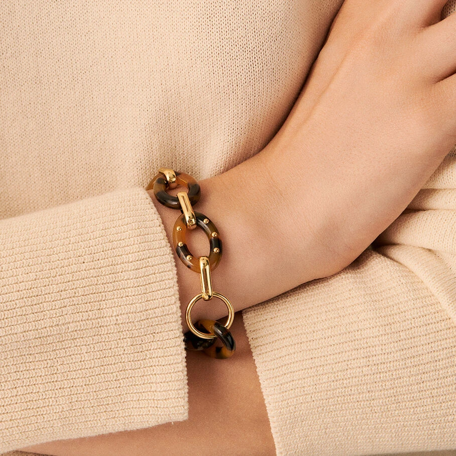 Collier Mi-long BOUCLE - Ecaille / Doré 5 Collier Mi-long BOUCLE - Ecaille / Doré – Image 3