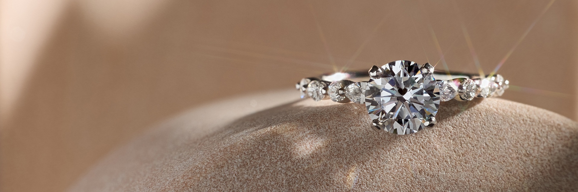 Bagues Magasin -Bagues Magasin Blue Nile round diamond engagement ring